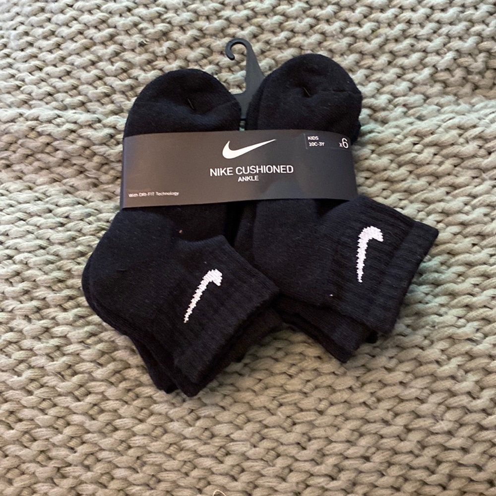 kids nike cushioned socks